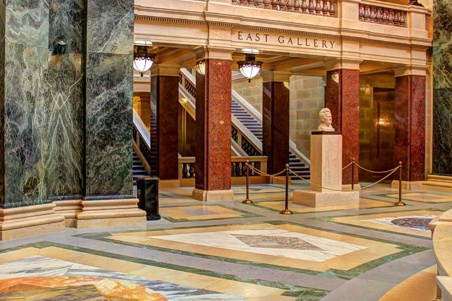 posadzka marmurowa w EAST GALLERY